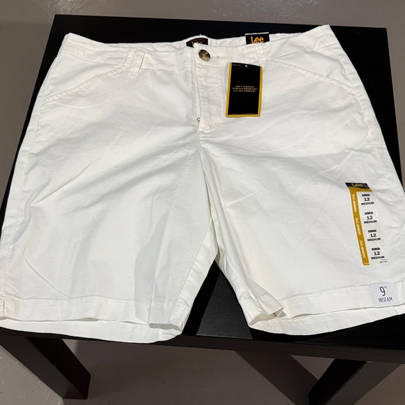 Lee Women’s Classic Ivory Shorts - Picture 1 of 3